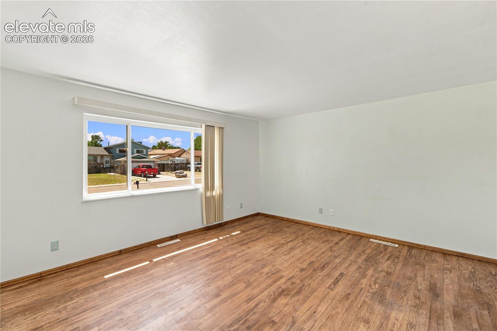 Listing photo 11 for 540 Starlite Drive