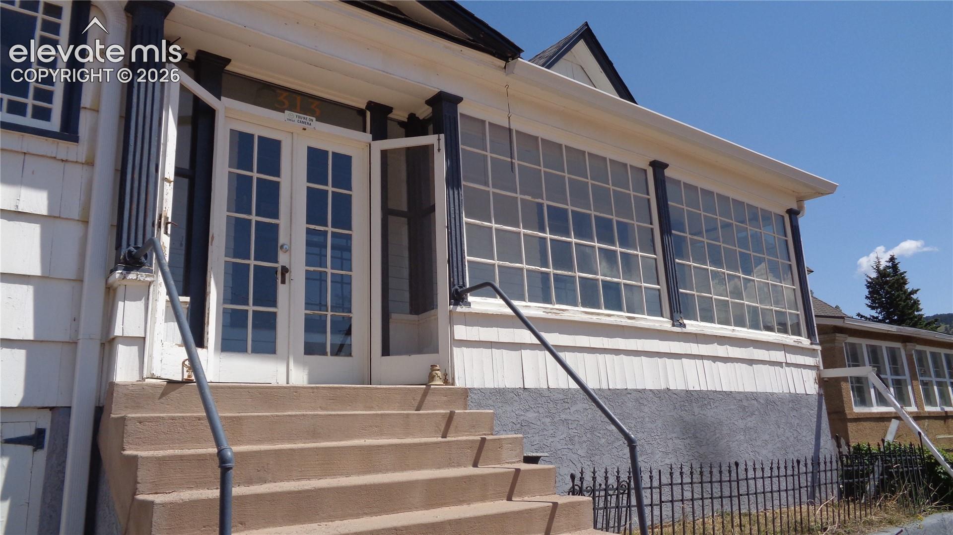 313 E Golden Avenue โ listing photo