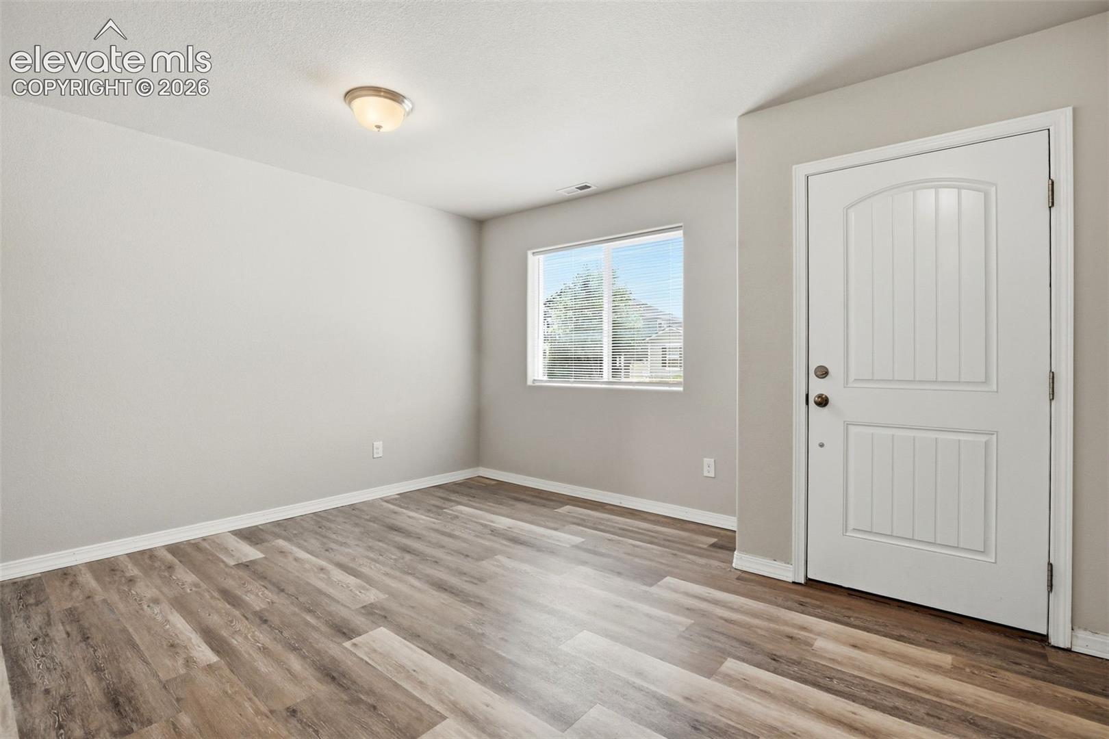 Listing photo 4 for 10725 Traders Parkway