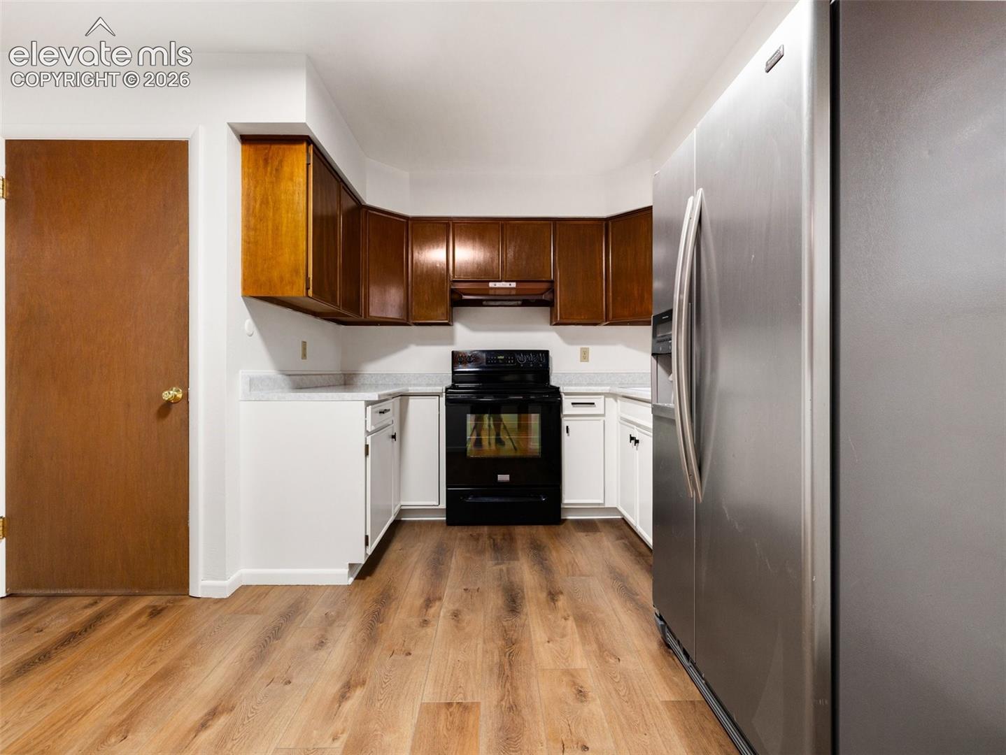 Listing photo 10 for 321 W Adams Avenue
