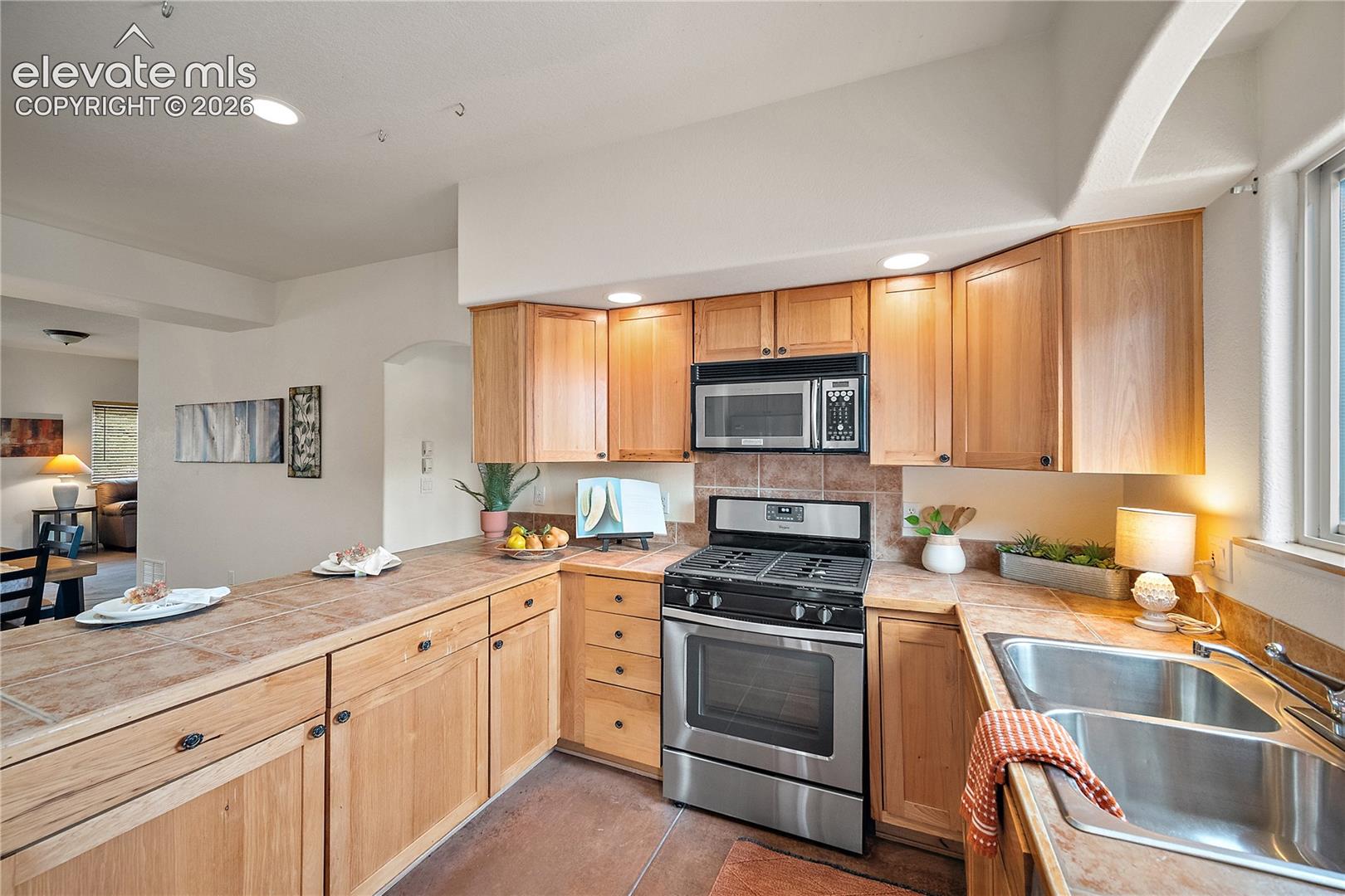 Listing photo 14 for 18 Taos Place