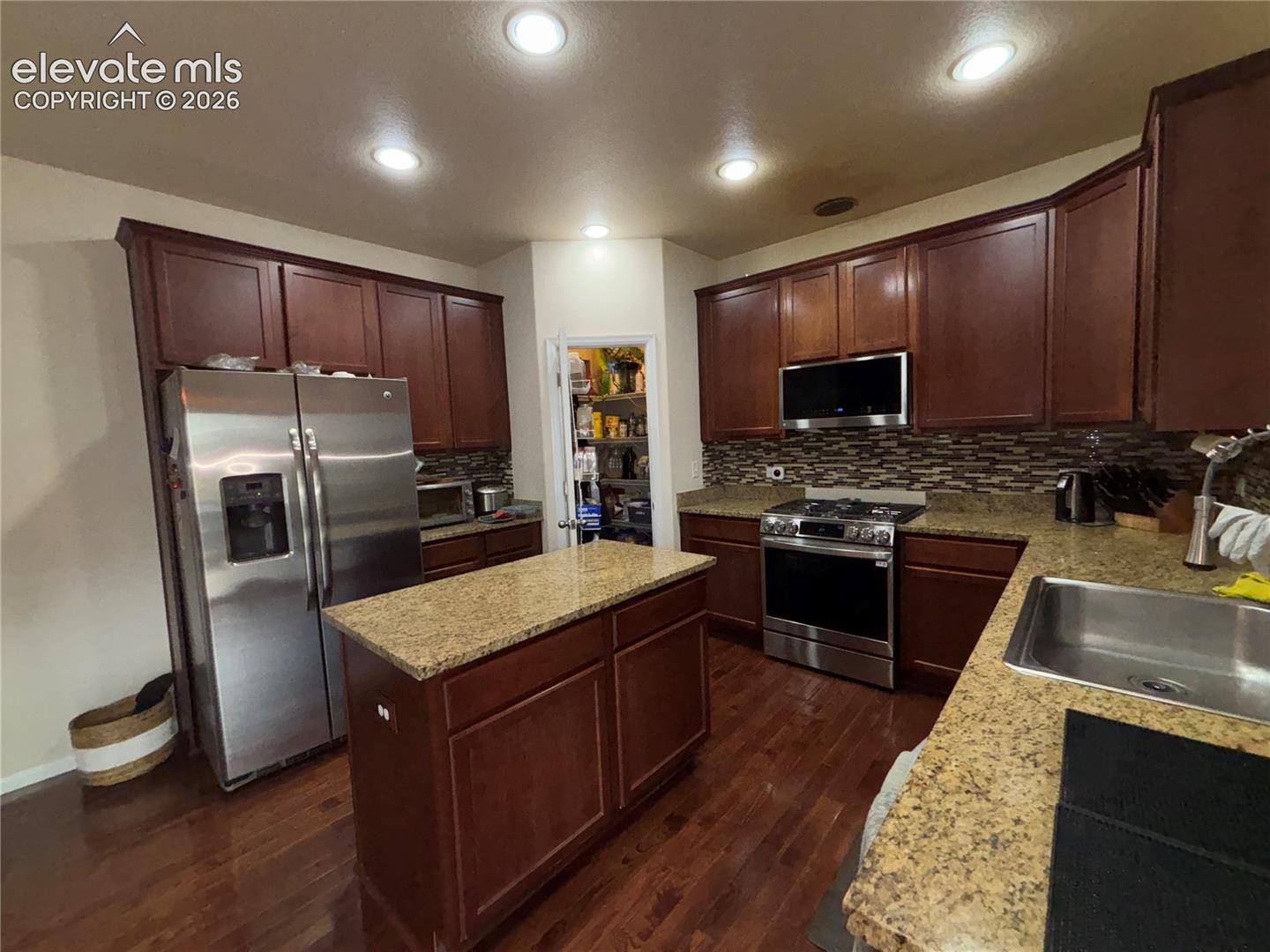 Listing photo 12 for 811 Spectrum Loop