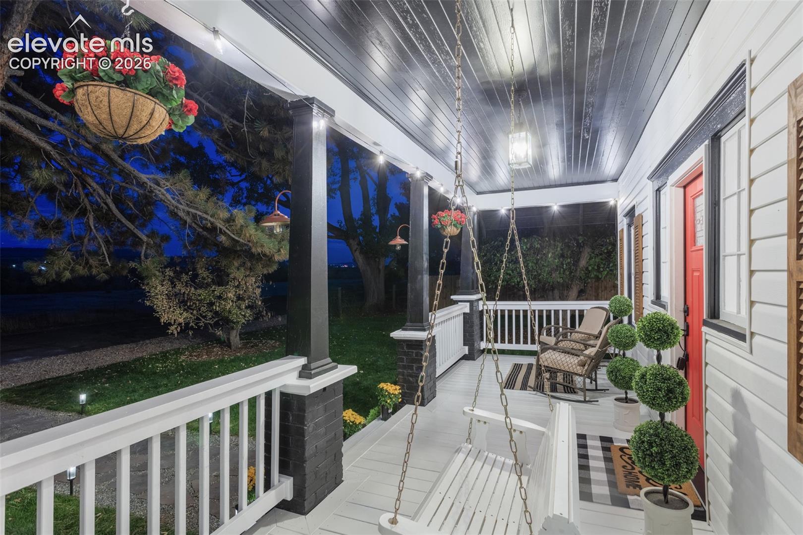 Listing photo 3 for 7801 Valley View Street