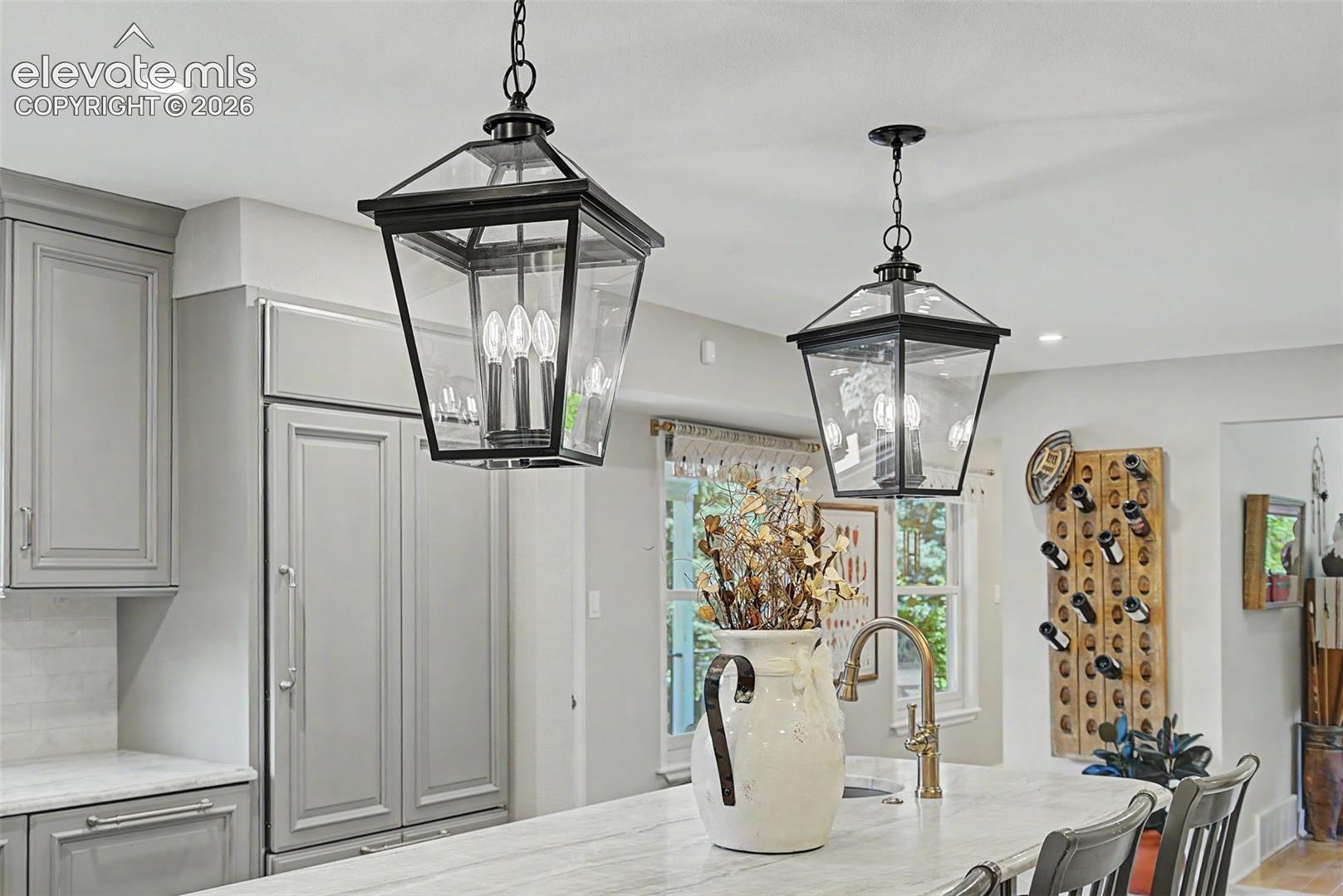 Listing photo 14 for 216 W Cheyenne Mountain Boulevard