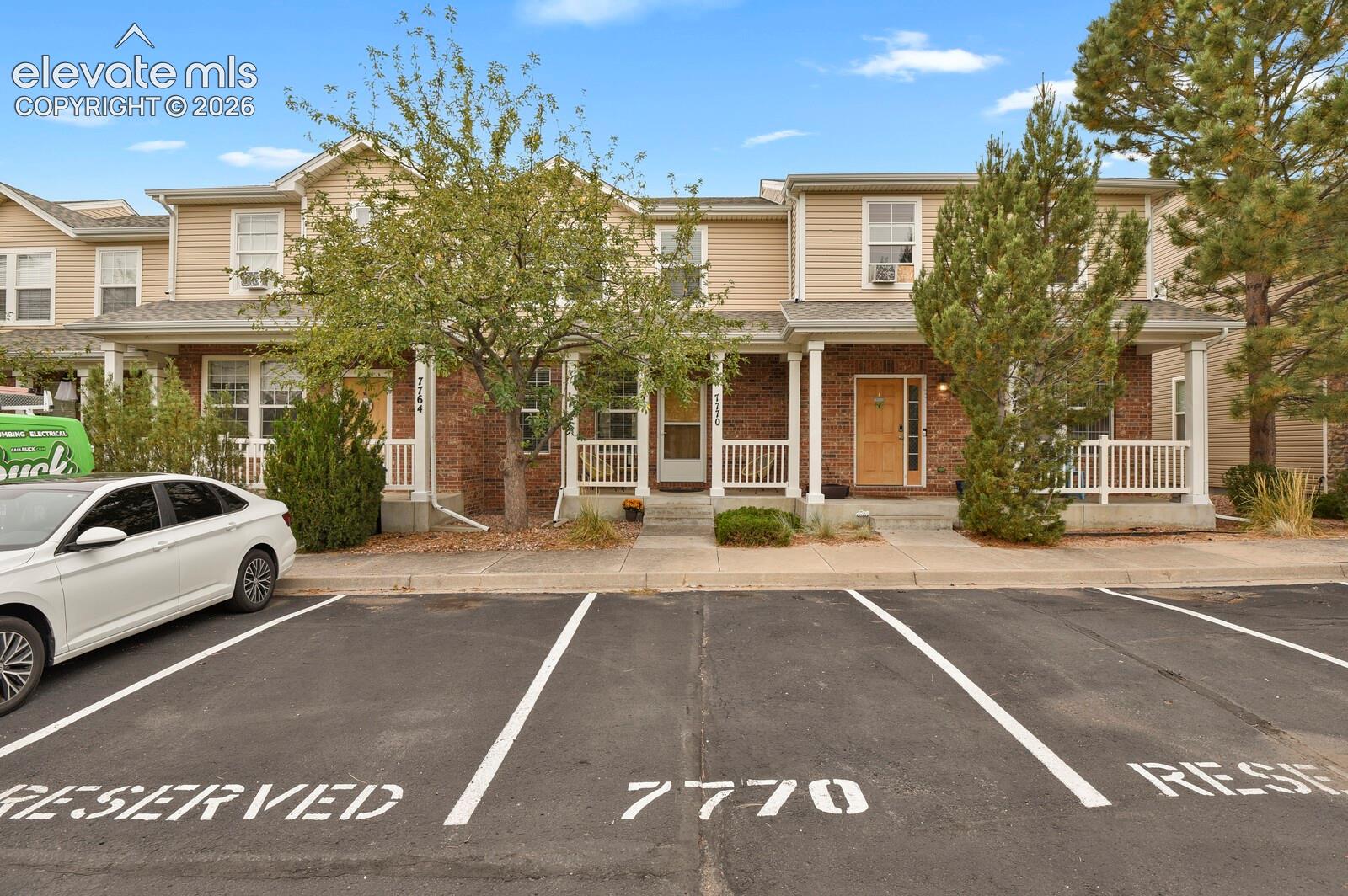 Listing photo 7 for 7770 Sandy Springs Point