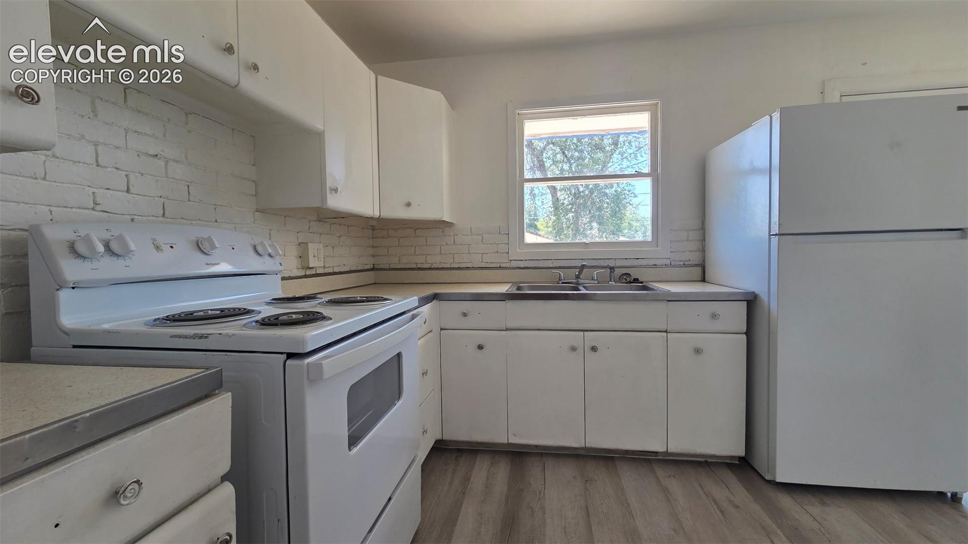 Listing photo 5 for 2640 Forsythia Street