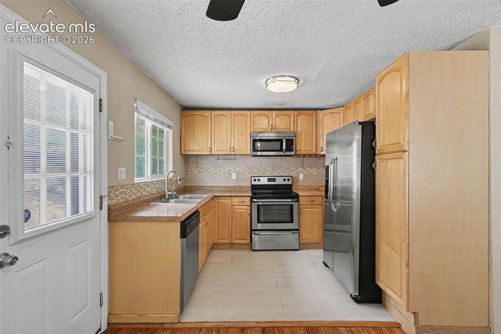 Listing photo 13 for 105 Linden Drive