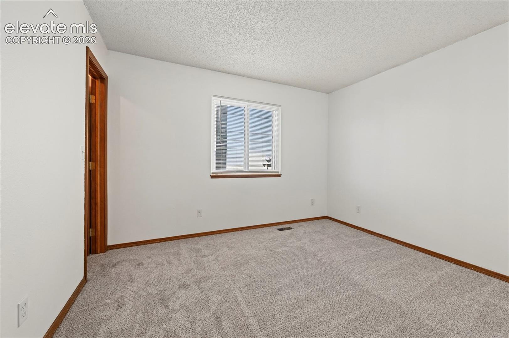 Listing photo 11 for 5079 Stillwater Drive