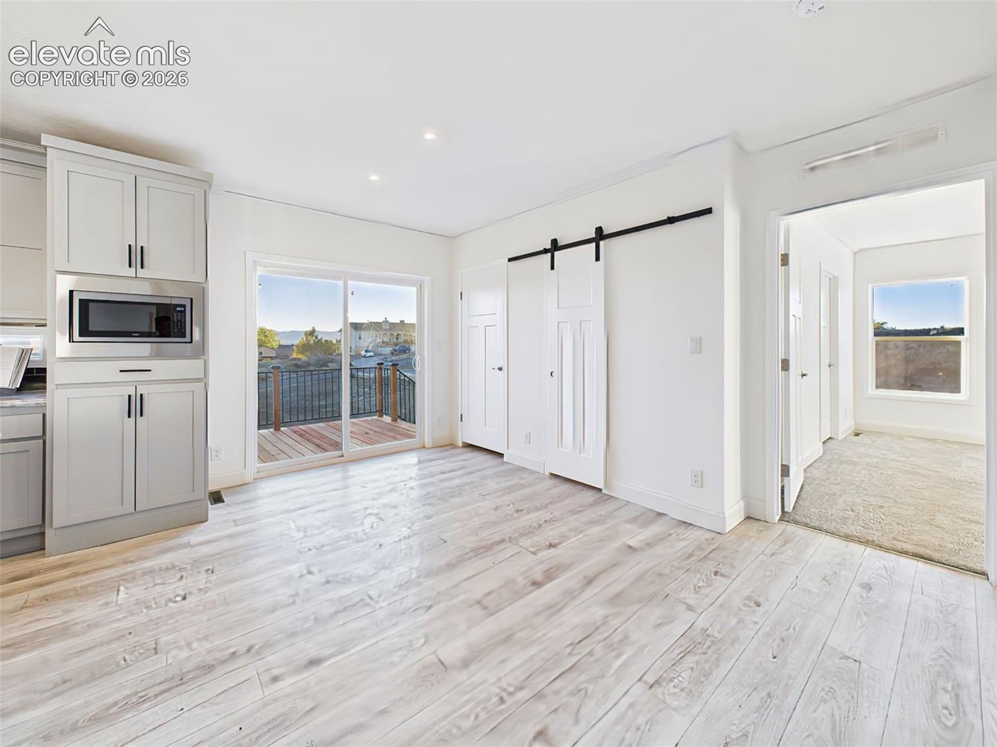 Listing photo 21 for 893 S Greenway Avenue