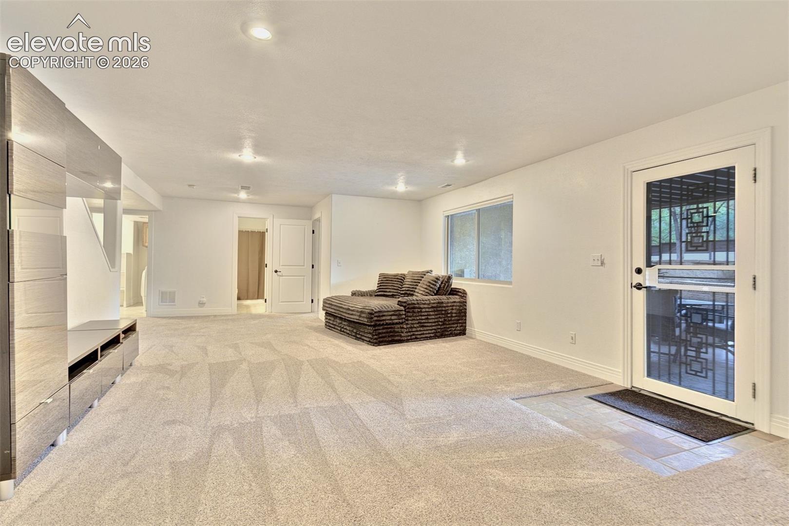 Listing photo 22 for 1825 Parkview Boulevard