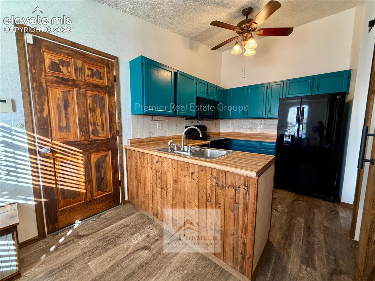 1055 Table Top Terrace, photo 7