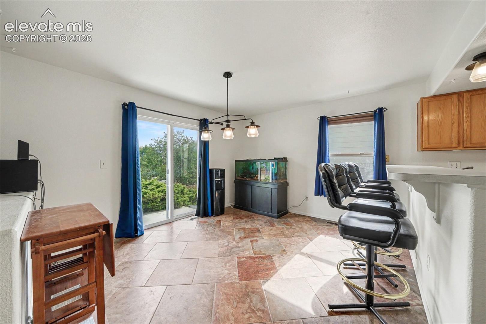 Listing photo 6 for 912 Legend Oak Drive