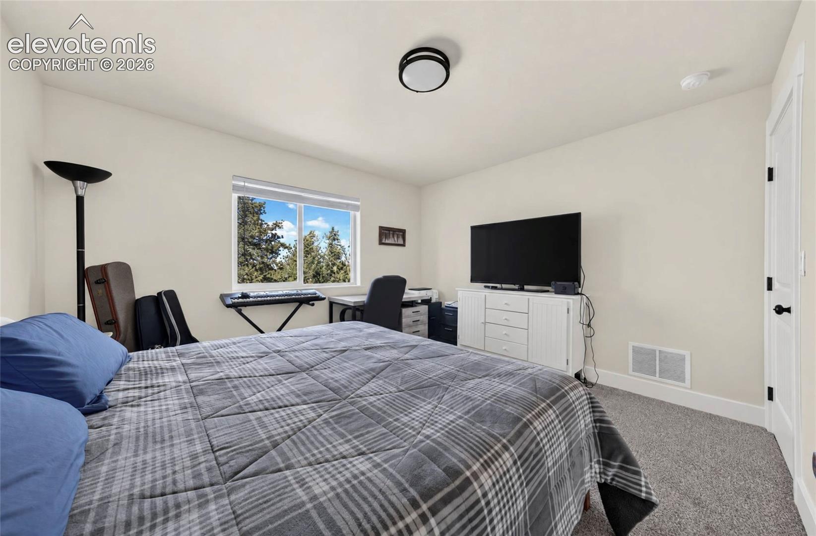 Listing photo 32 for 258 Turnabout Lane