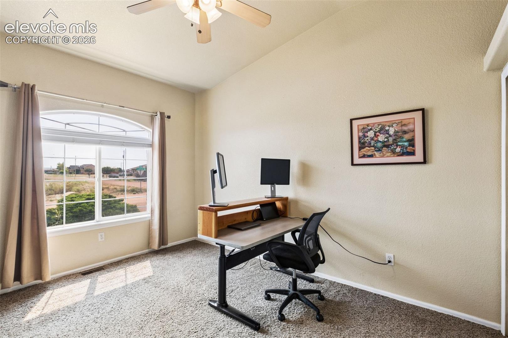 Listing photo 16 for 703 N Canvas Drive