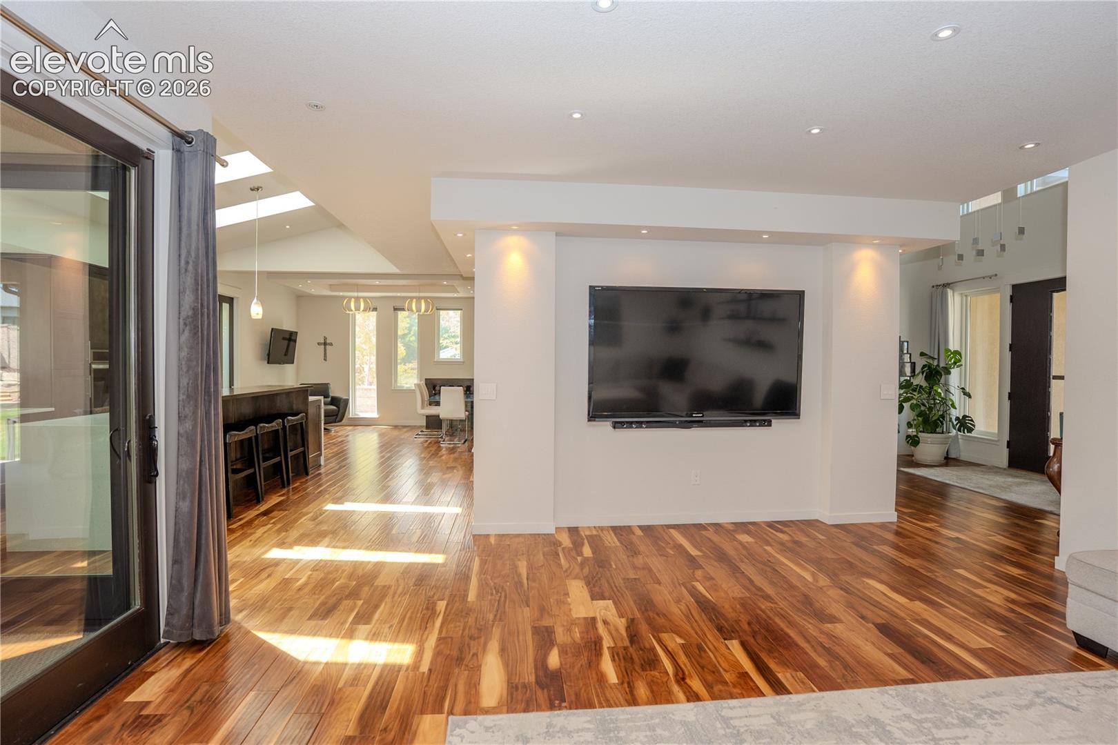 Listing photo 21 for 5638 Venezia Way