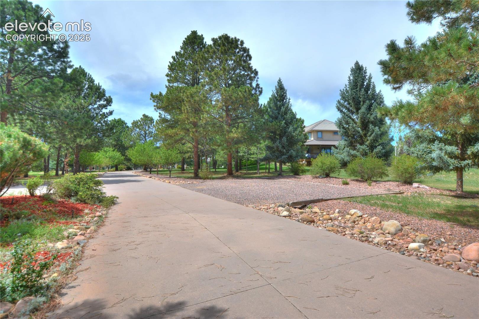 Listing photo 6 for 19315 Bardsley Place