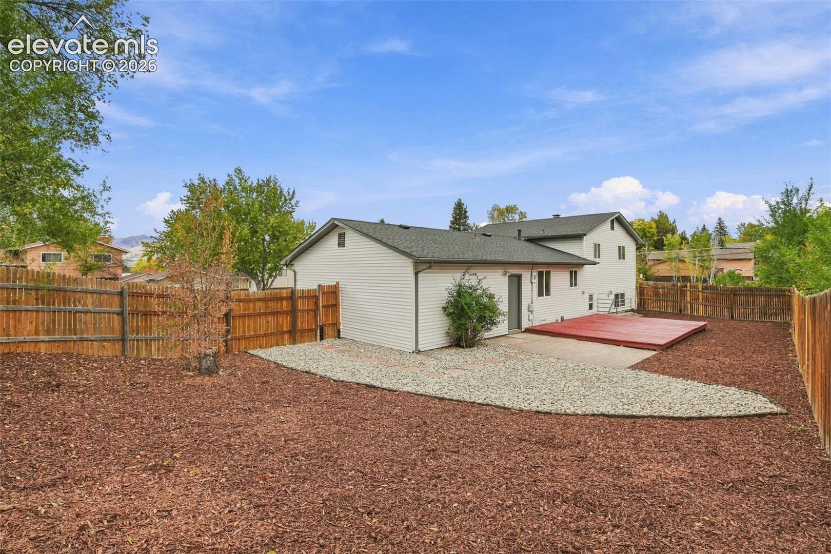 Listing photo 32 for 1070 Applewood Drive