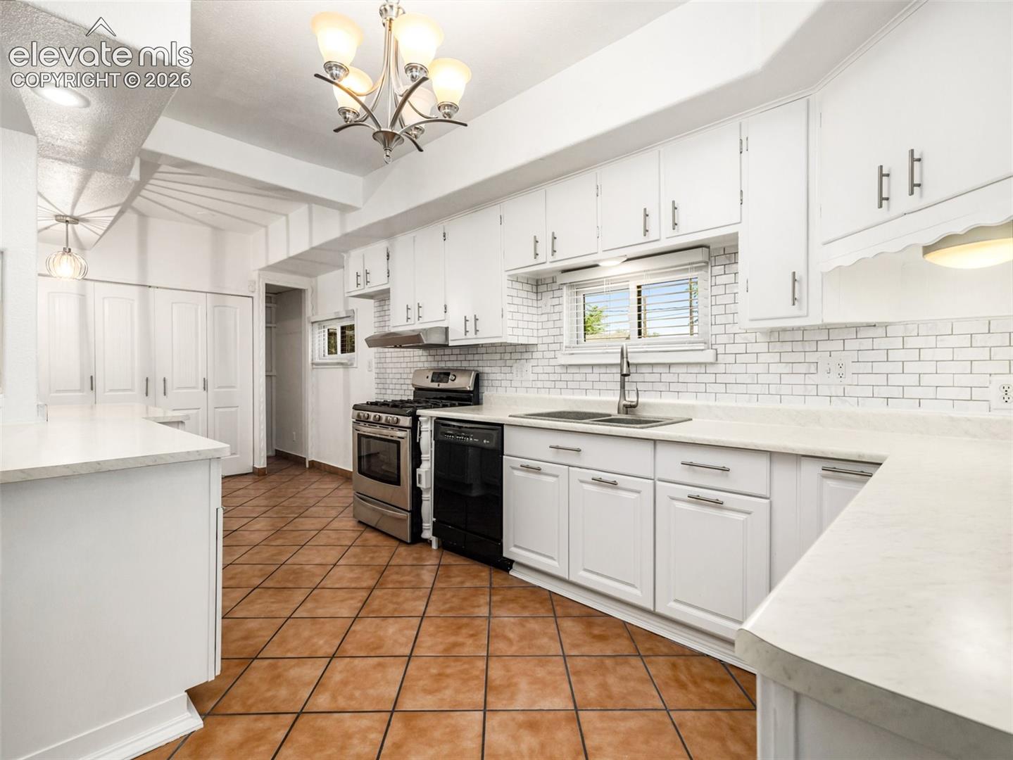 Listing photo 6 for 2213 E Evans Avenue