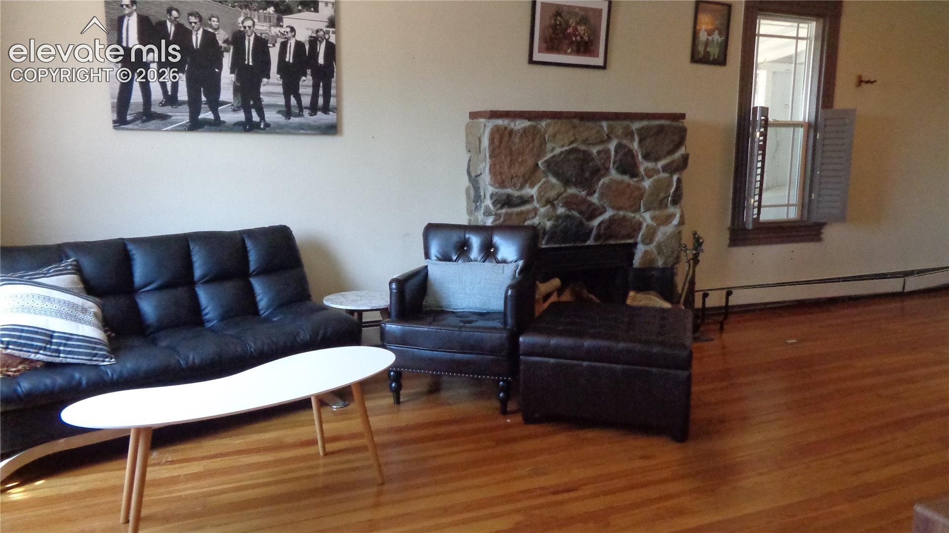 Listing photo 3 for 313 E Golden Avenue
