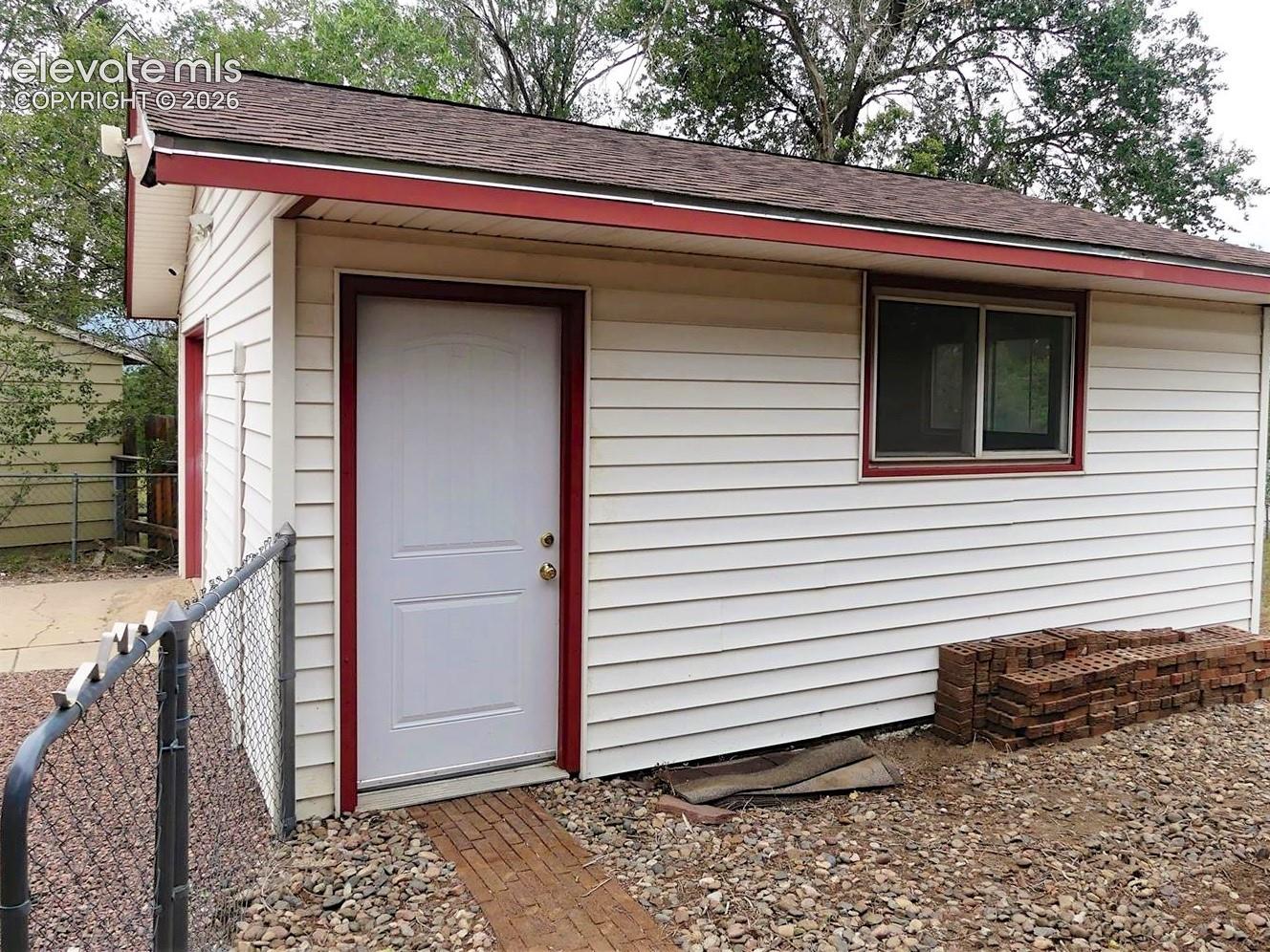 Listing photo 7 for 1104 Yosemite Drive