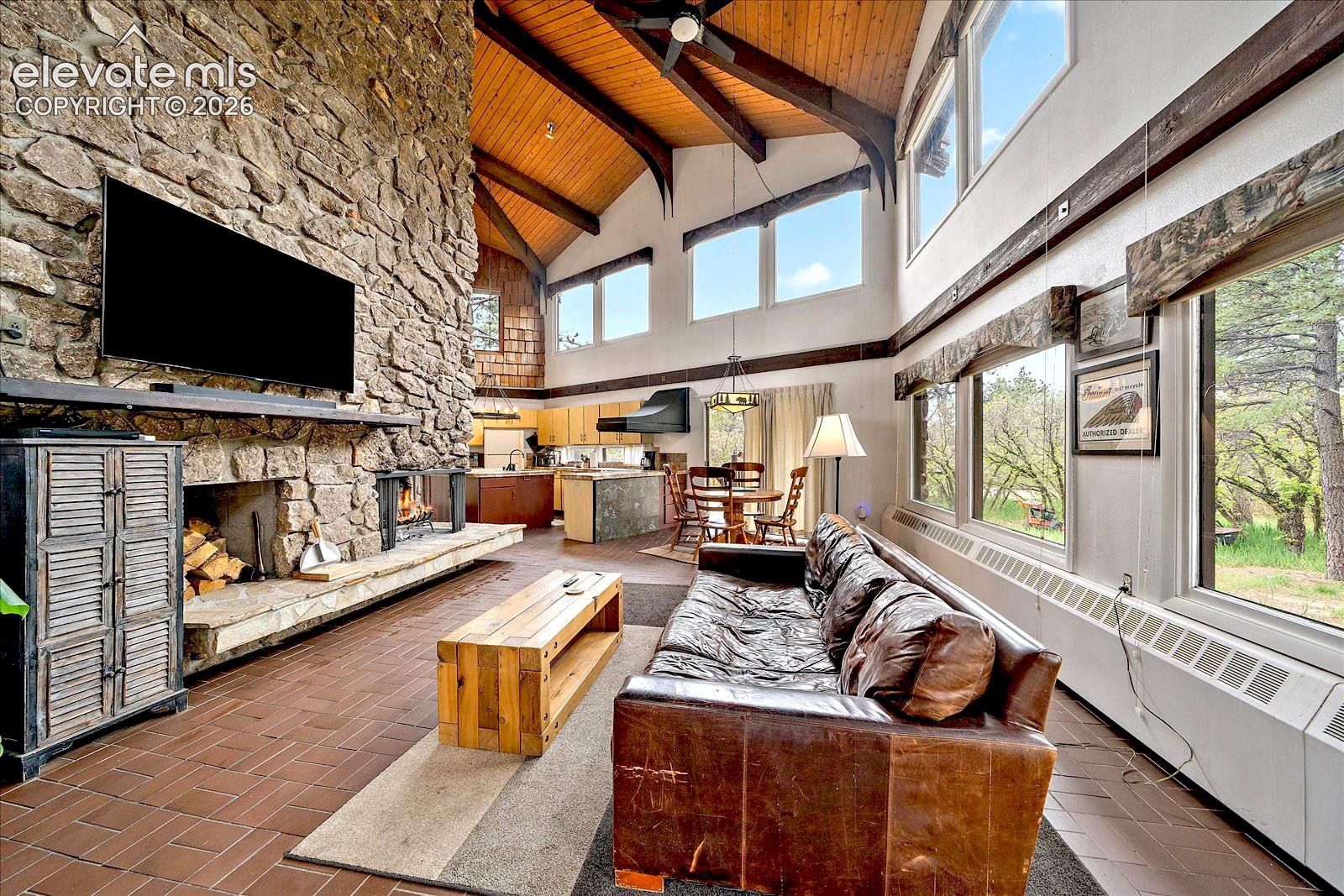 Listing photo 2 for 18640 Cloven Hoof Drive