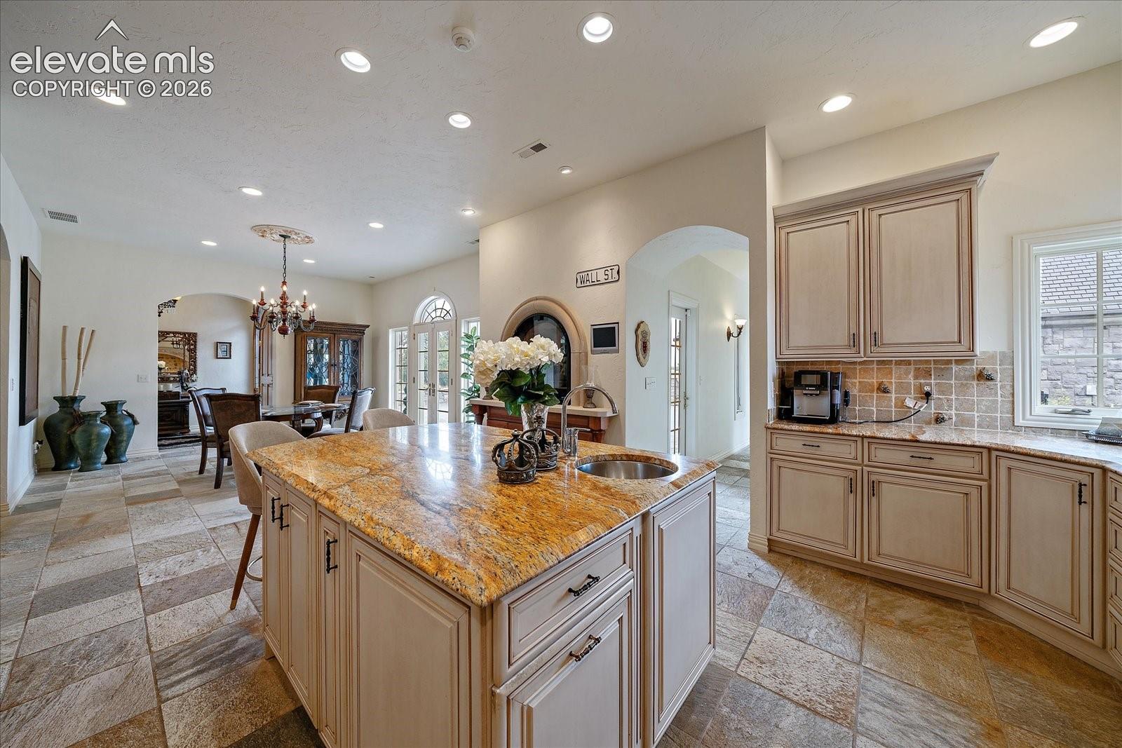 Listing photo 18 for 1175 Castle Pointe Drive