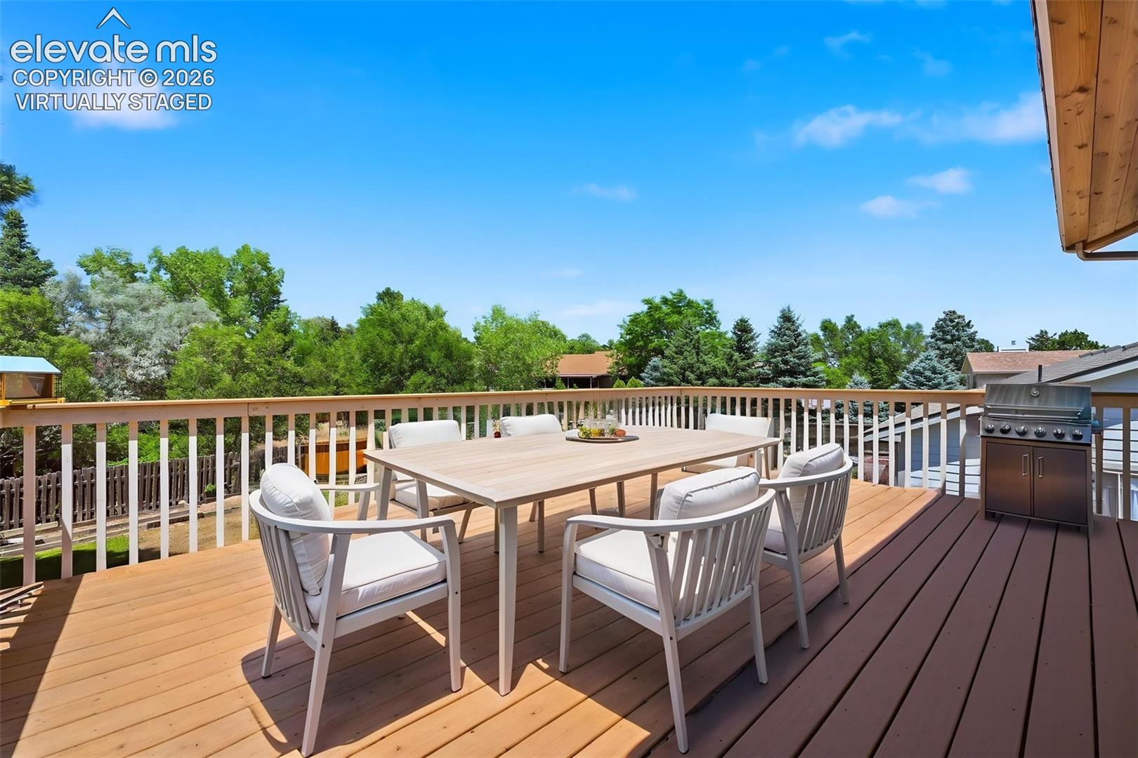 Listing photo 6 for 780 Bayfield Drive