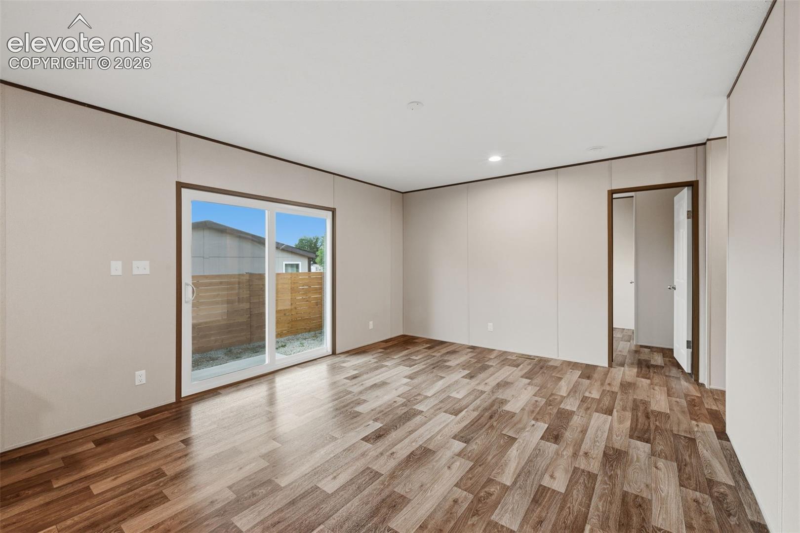 Listing photo 18 for 281 E Stewart Drive