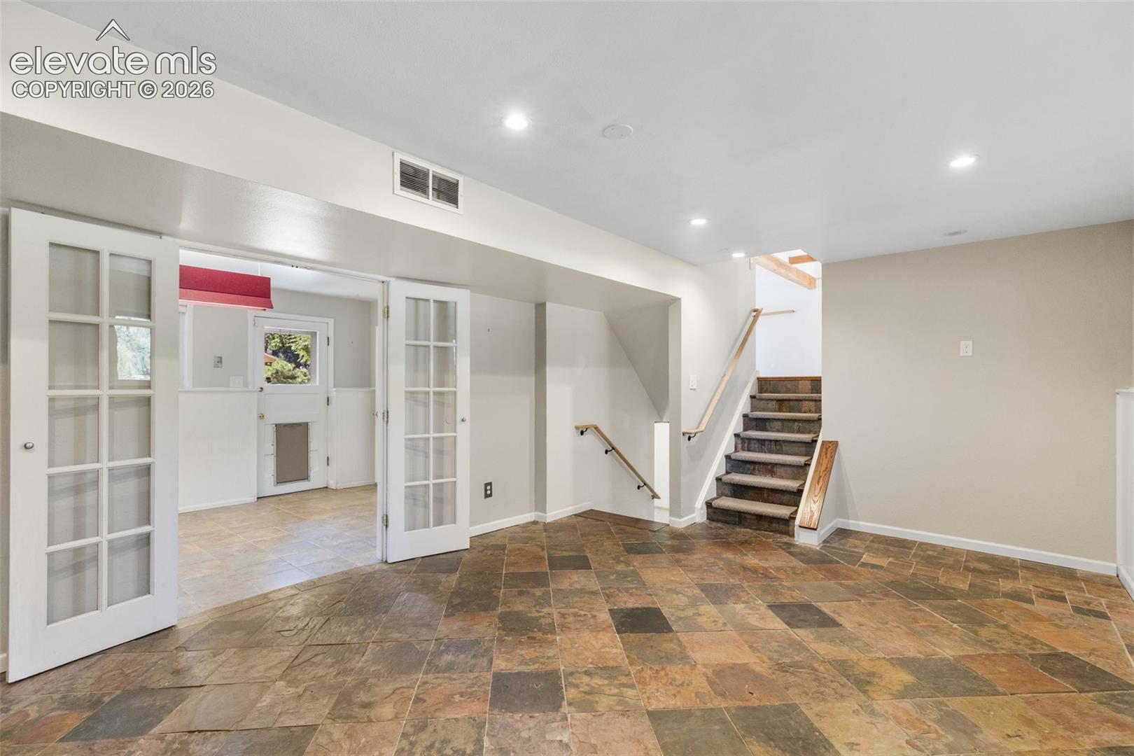 Listing photo 17 for 509 W Cheyenne Road