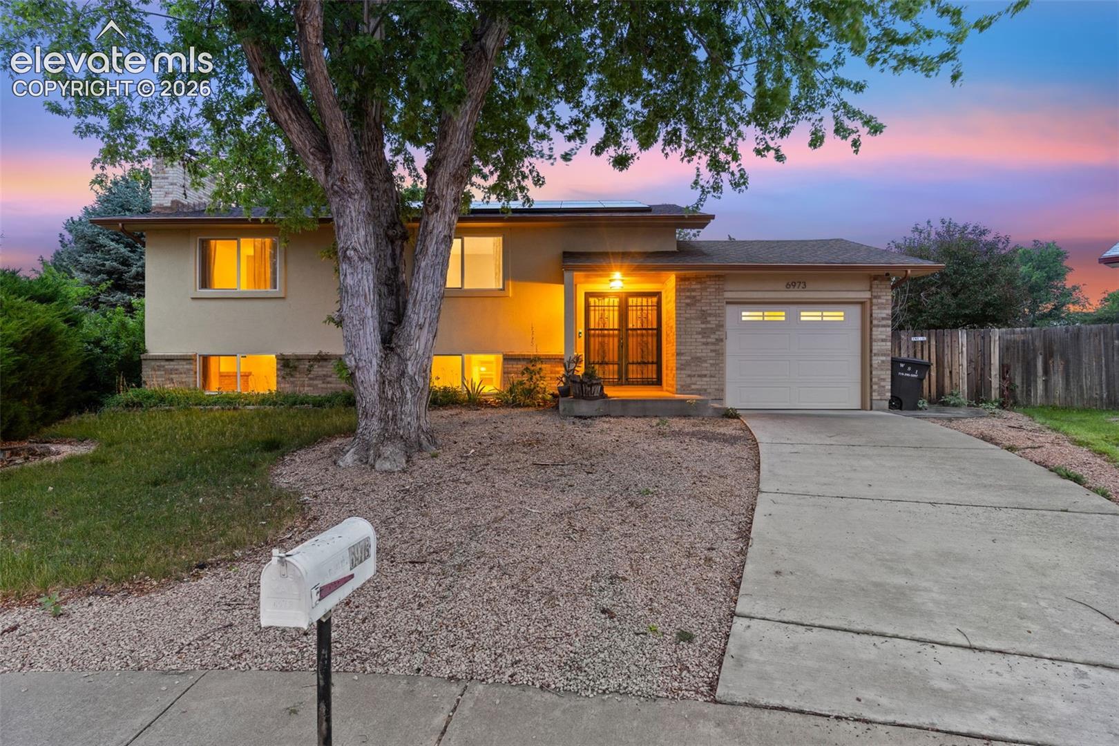 Listing photo 7 for 6973 Roaring Spring Avenue