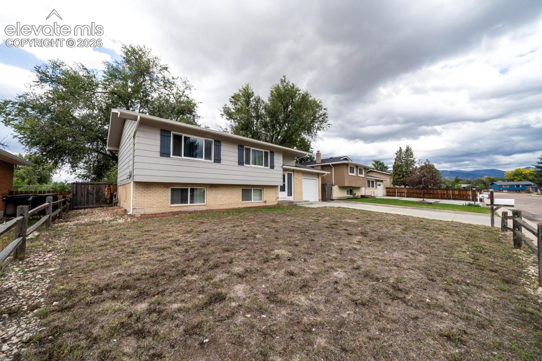Listing photo 3 for 45 Watson Boulevard