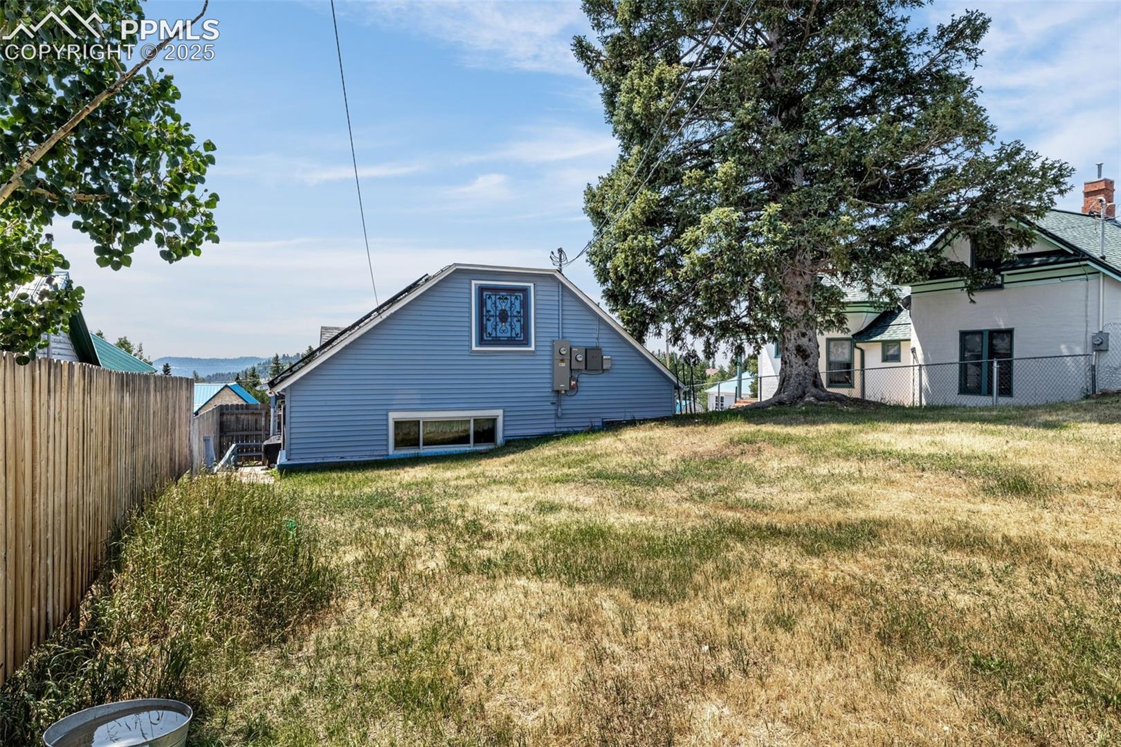 Listing photo 11 for 137 W Eaton Avenue