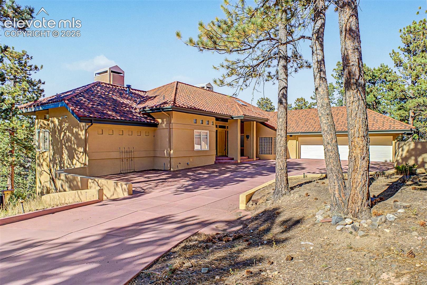 935 Castle Ridge Road โ listing photo