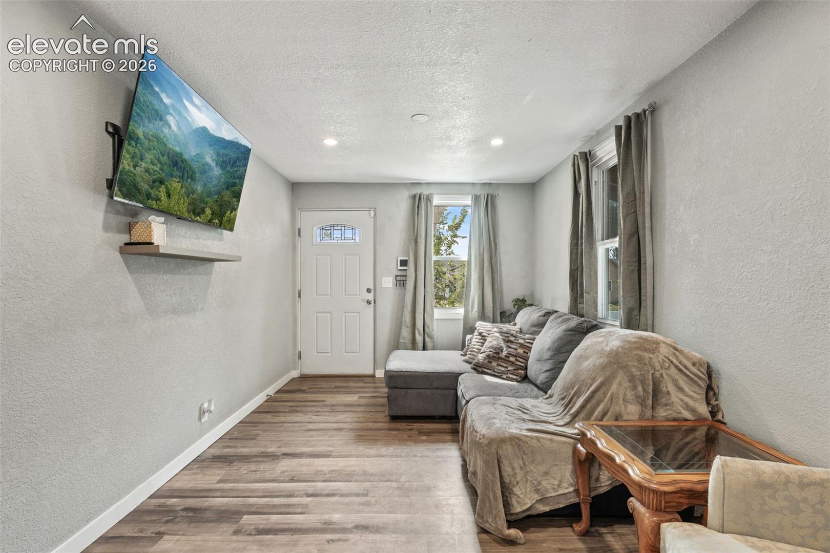 Listing photo 12 for 1726 E Evans Avenue