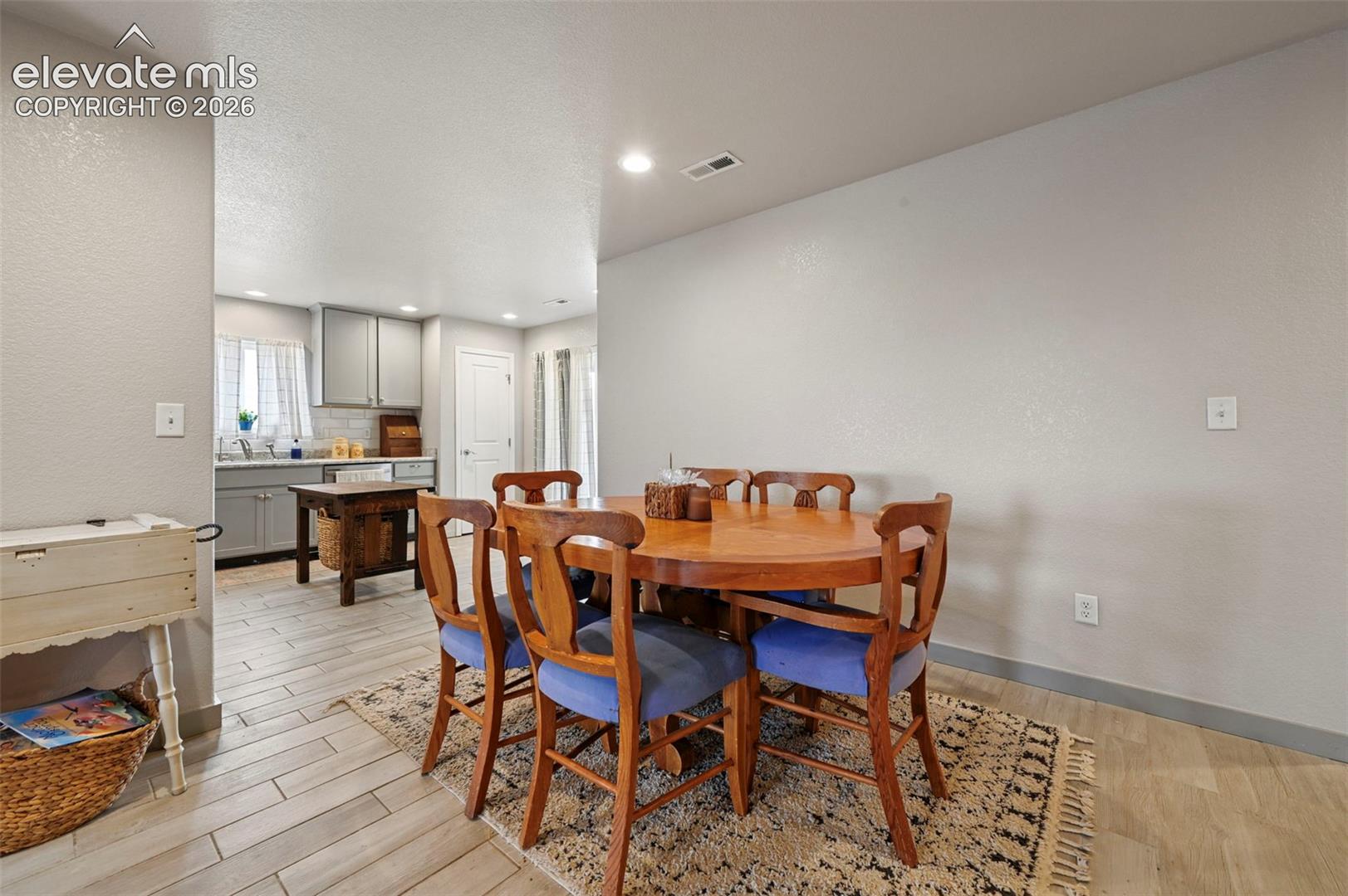 Listing photo 7 for 4966 Beckwith Drive