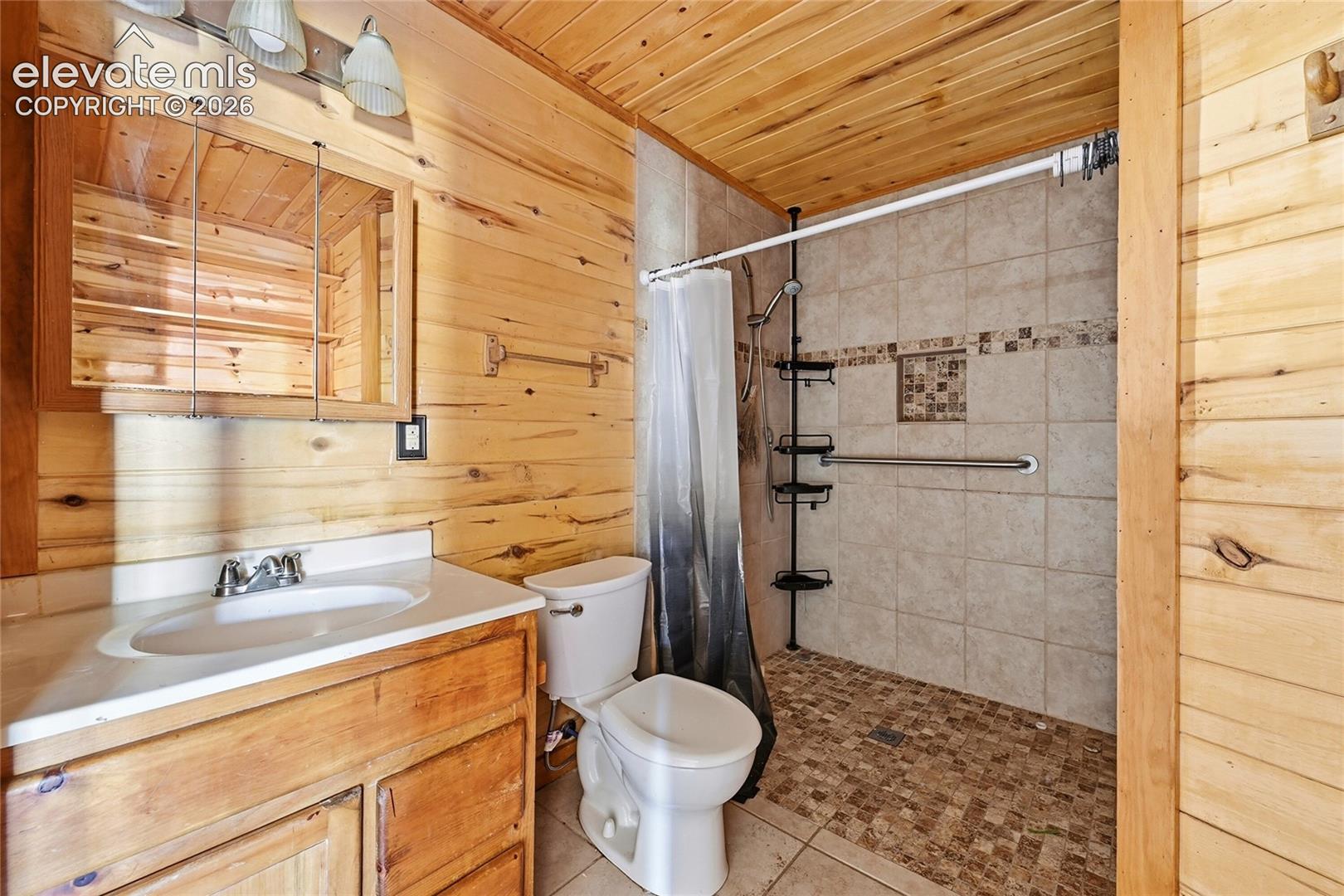 Listing photo 12 for 927 Stonehenge Drive