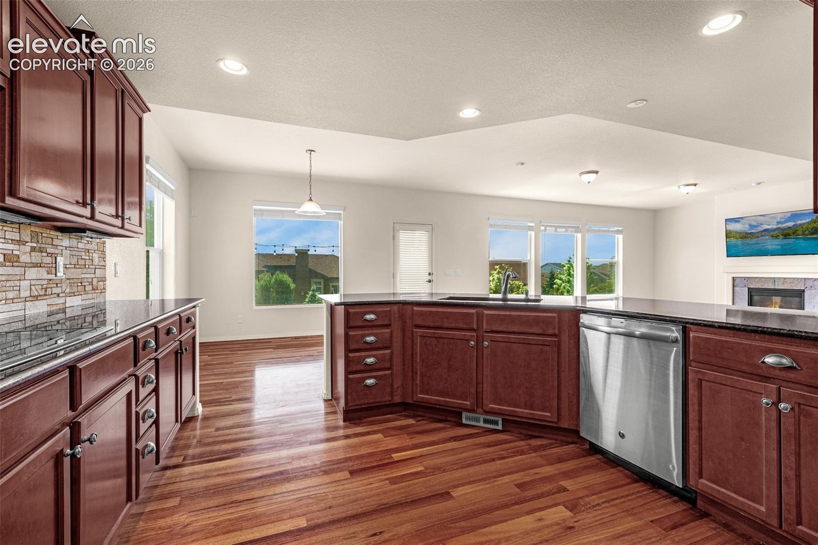 Listing photo 7 for 5917 Fergus Drive