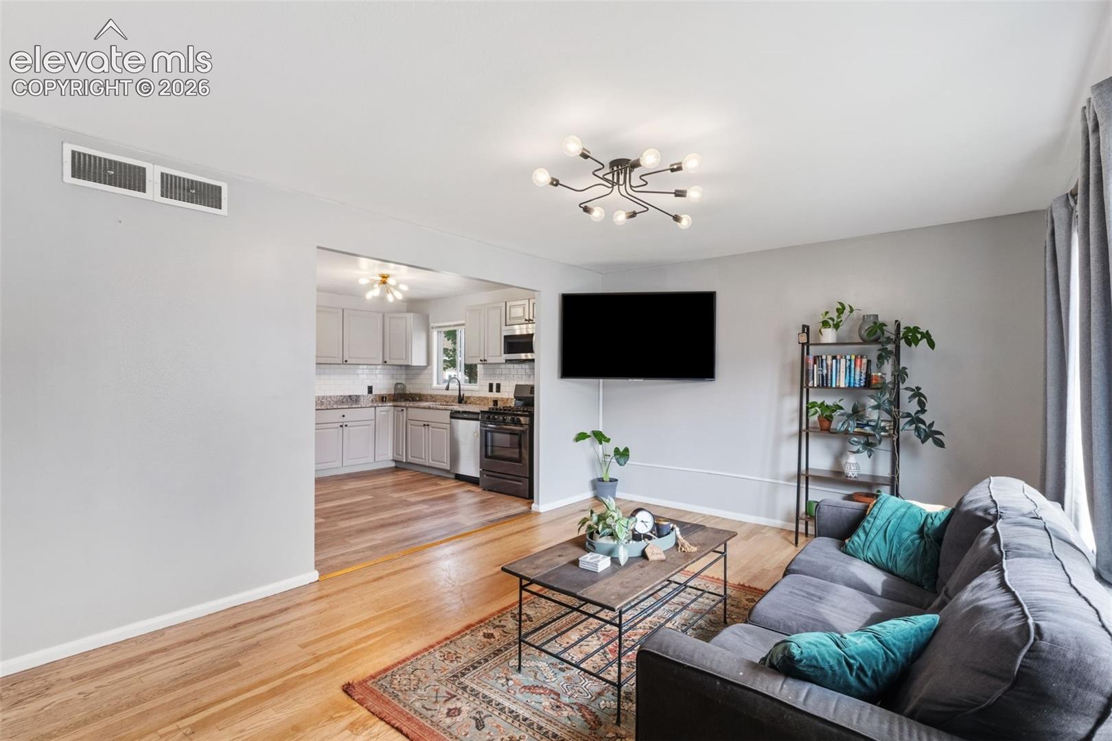 Listing photo 15 for 1138 Florence Avenue