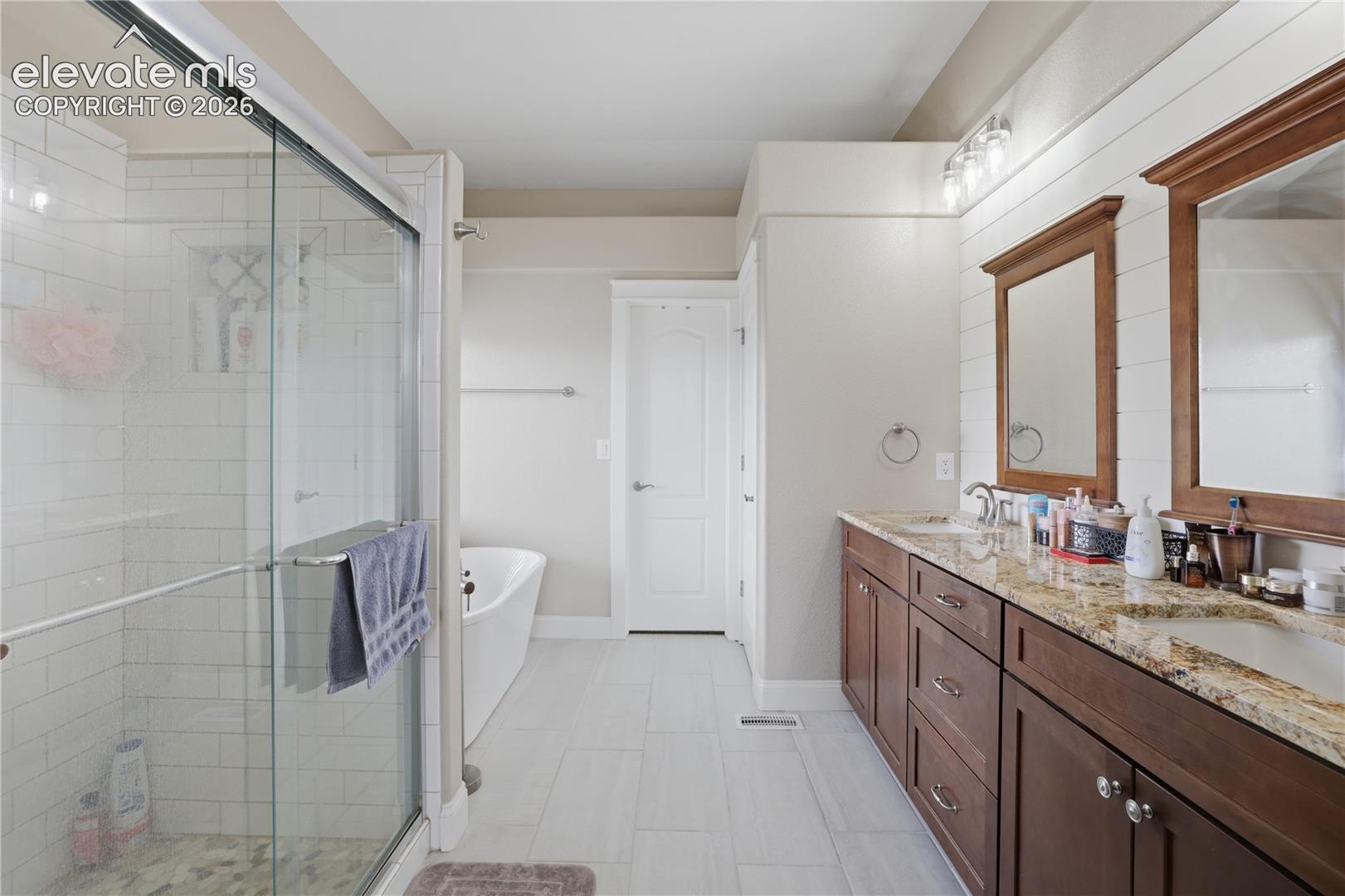 Listing photo 15 for 8109 Lodi Lane