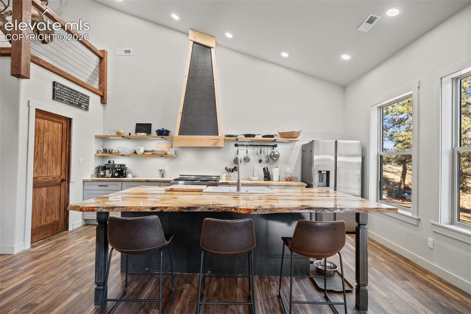 Listing photo 13 for 2270 Pikes Peak Drive