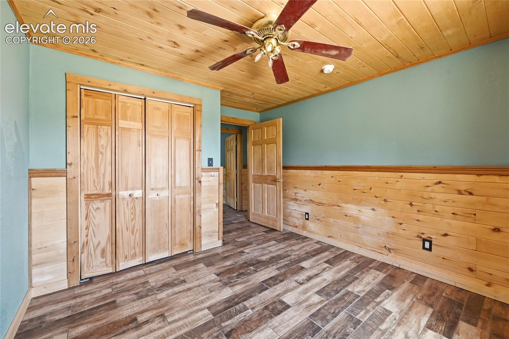Listing photo 14 for 927 Stonehenge Drive