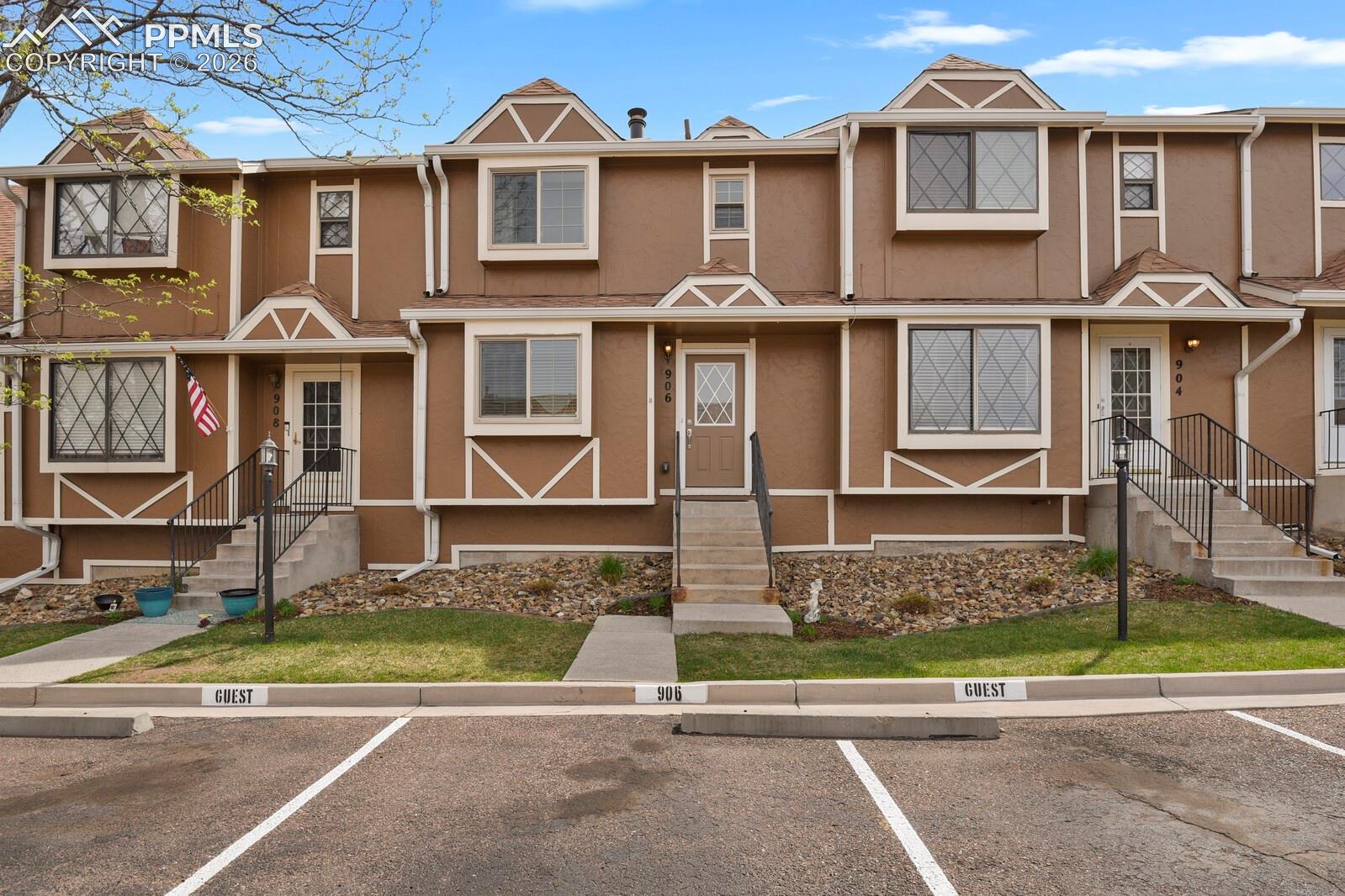 906 London Green Way