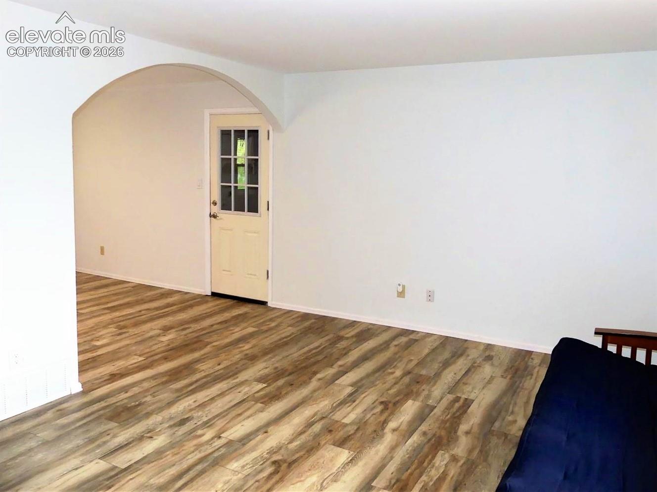 Listing photo 14 for 1104 Yosemite Drive