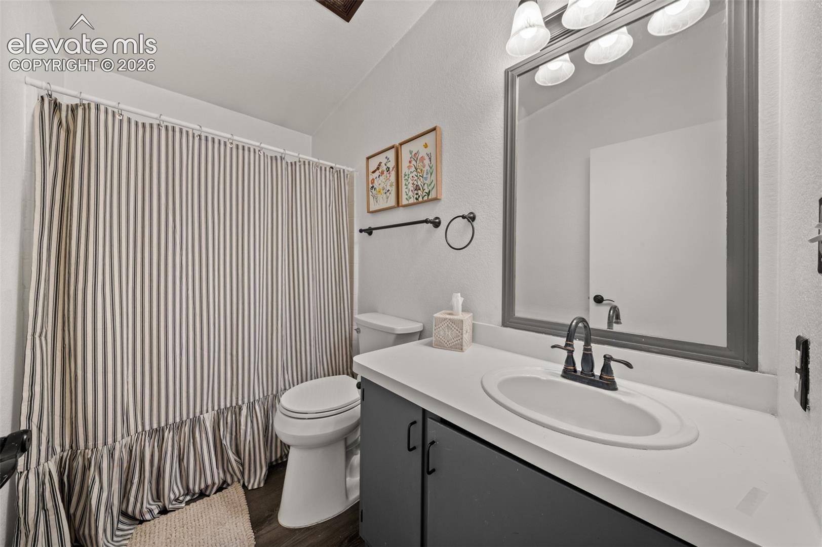 Listing photo 15 for 464 Hackamore Drive