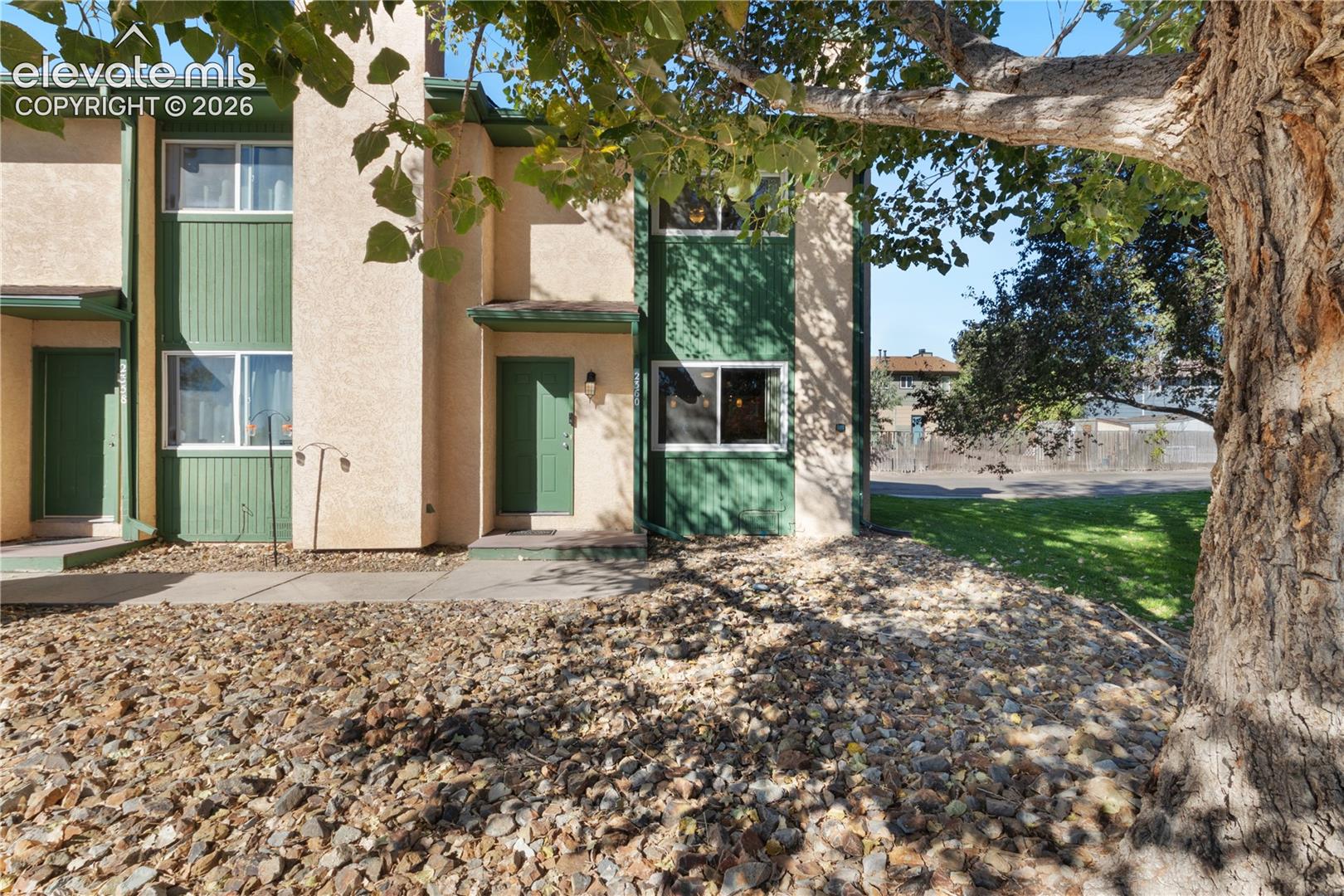 Listing photo 2 for 2360 Washo Circle