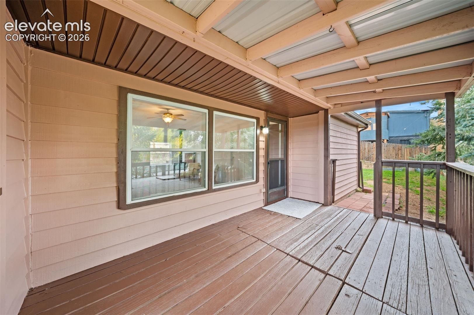 Listing photo 3 for 413 W Eaton Avenue