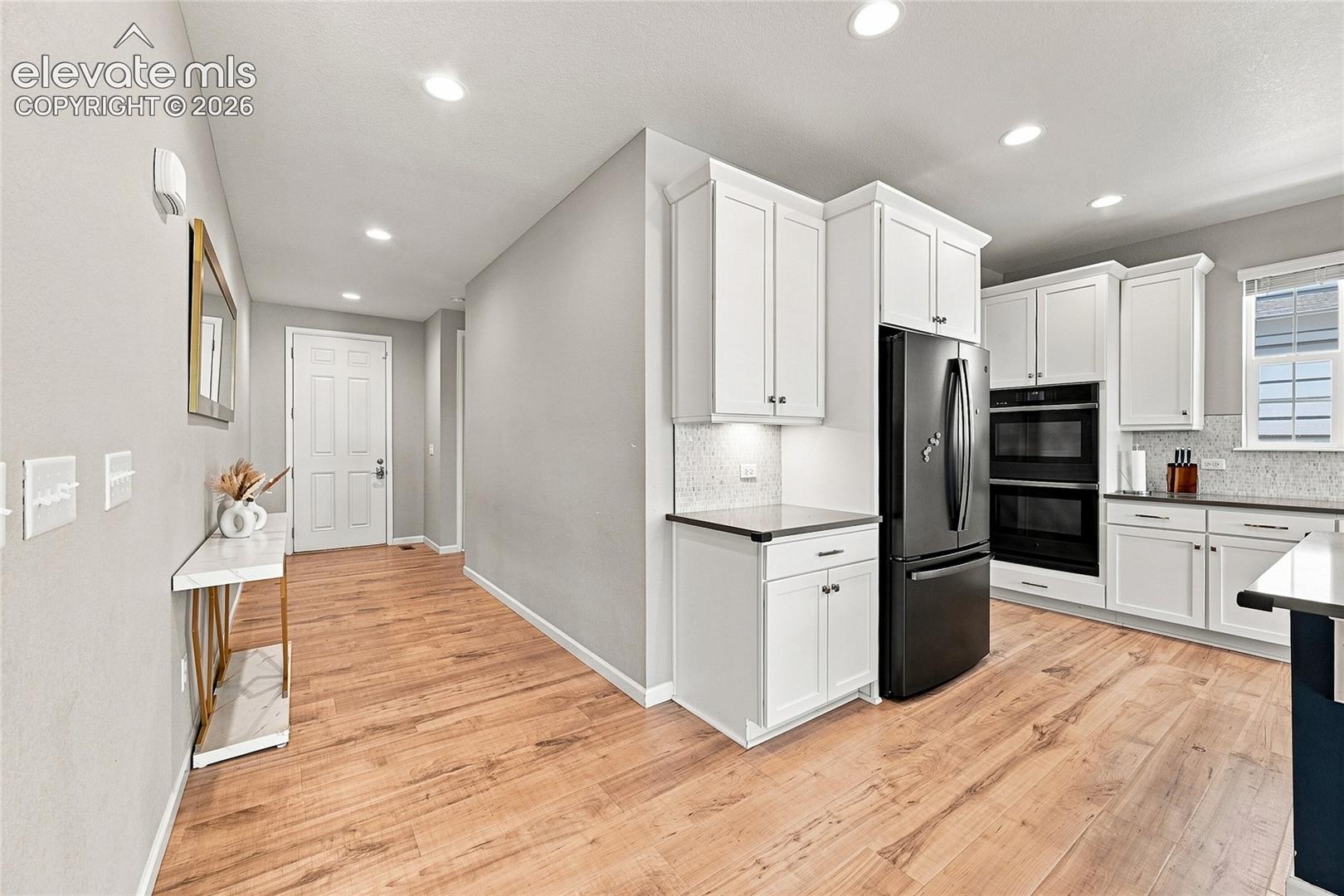 Listing photo 6 for 27645 E Geddes Place