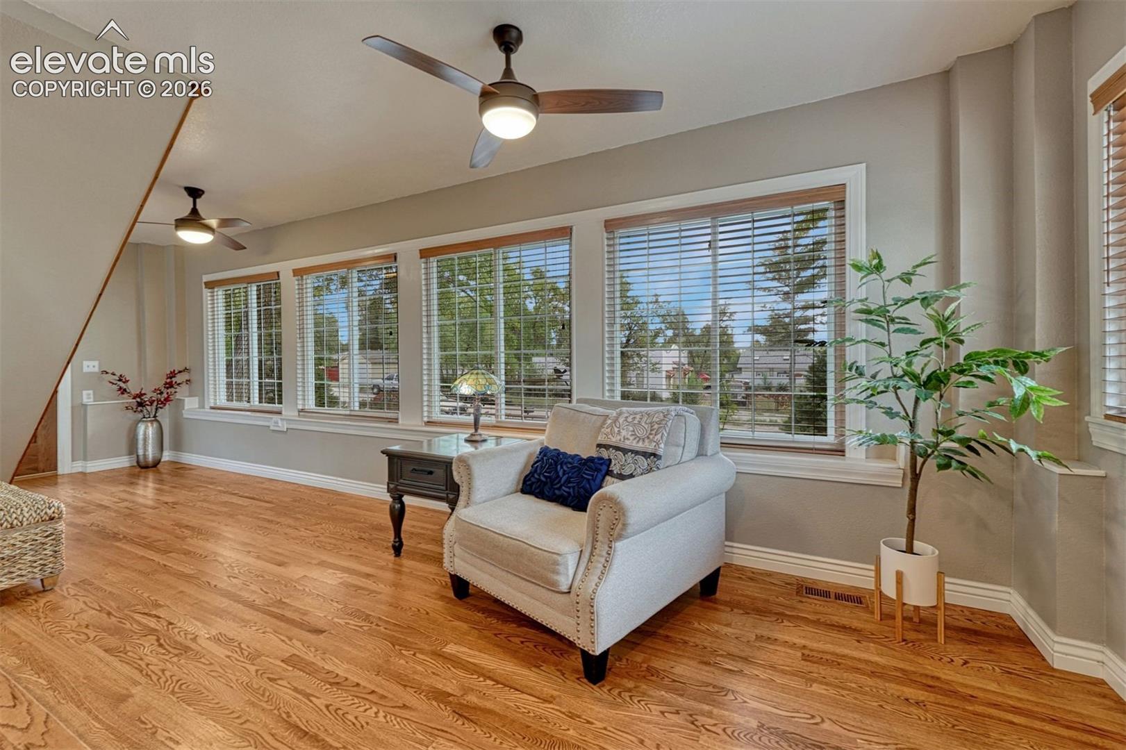 Listing photo 7 for 1900 E San Rafael Street