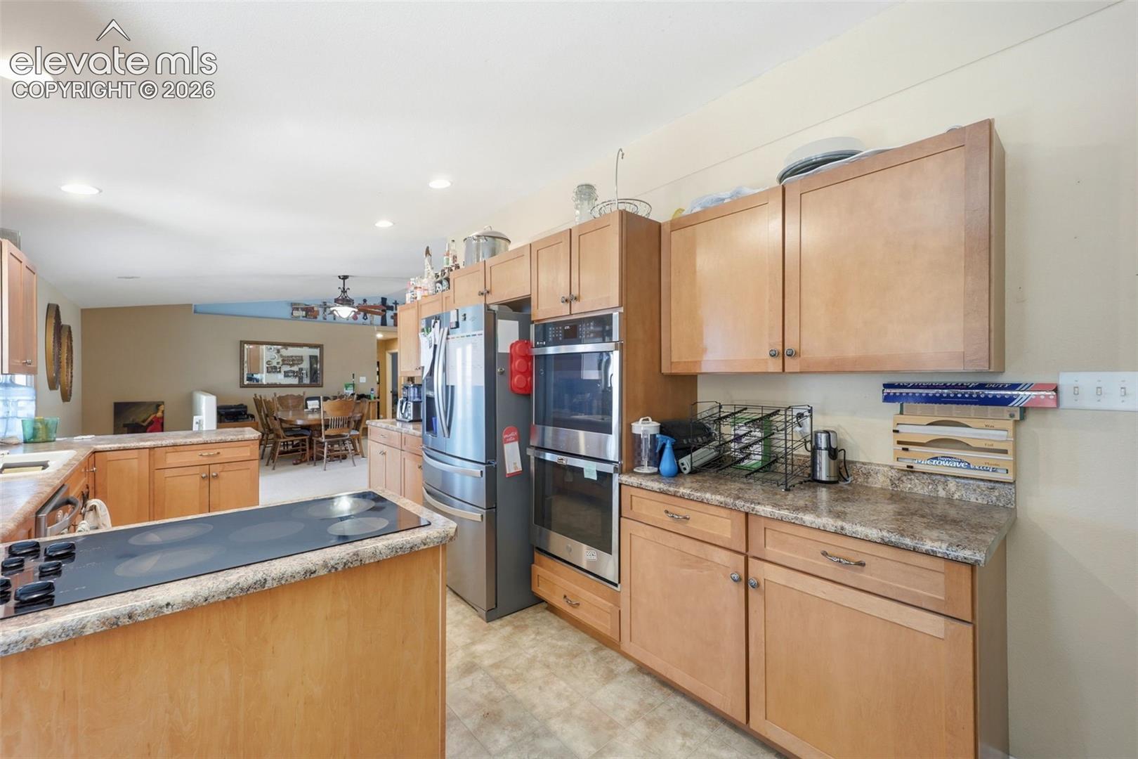 Listing photo 7 for 1286 N Ladonia Drive