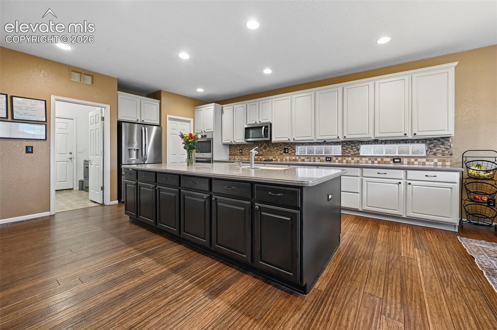 Listing photo 9 for 10813 White Sands Court